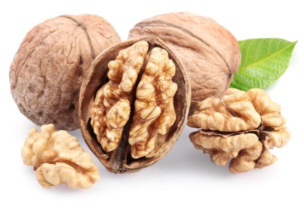 Walnut strengthens blood vessels and normalizes the hormonal background of men